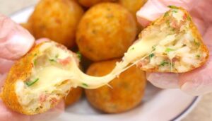 Melhor Receita de Bolinhos de arroz e queijo