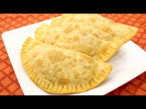 MASSA DE PASTEL CASEIRA- GASTEI SÓ 50 CENTAVOS NA RECEITA-SÓ 2 INGREDIENTES        – ISAMARA AMÂNCIO