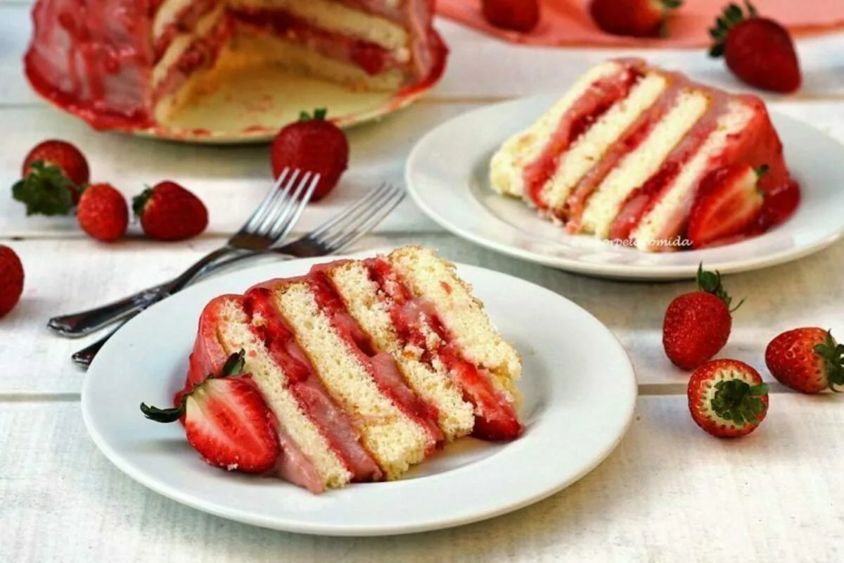 Receita de bolo recheado com geléia de morangos