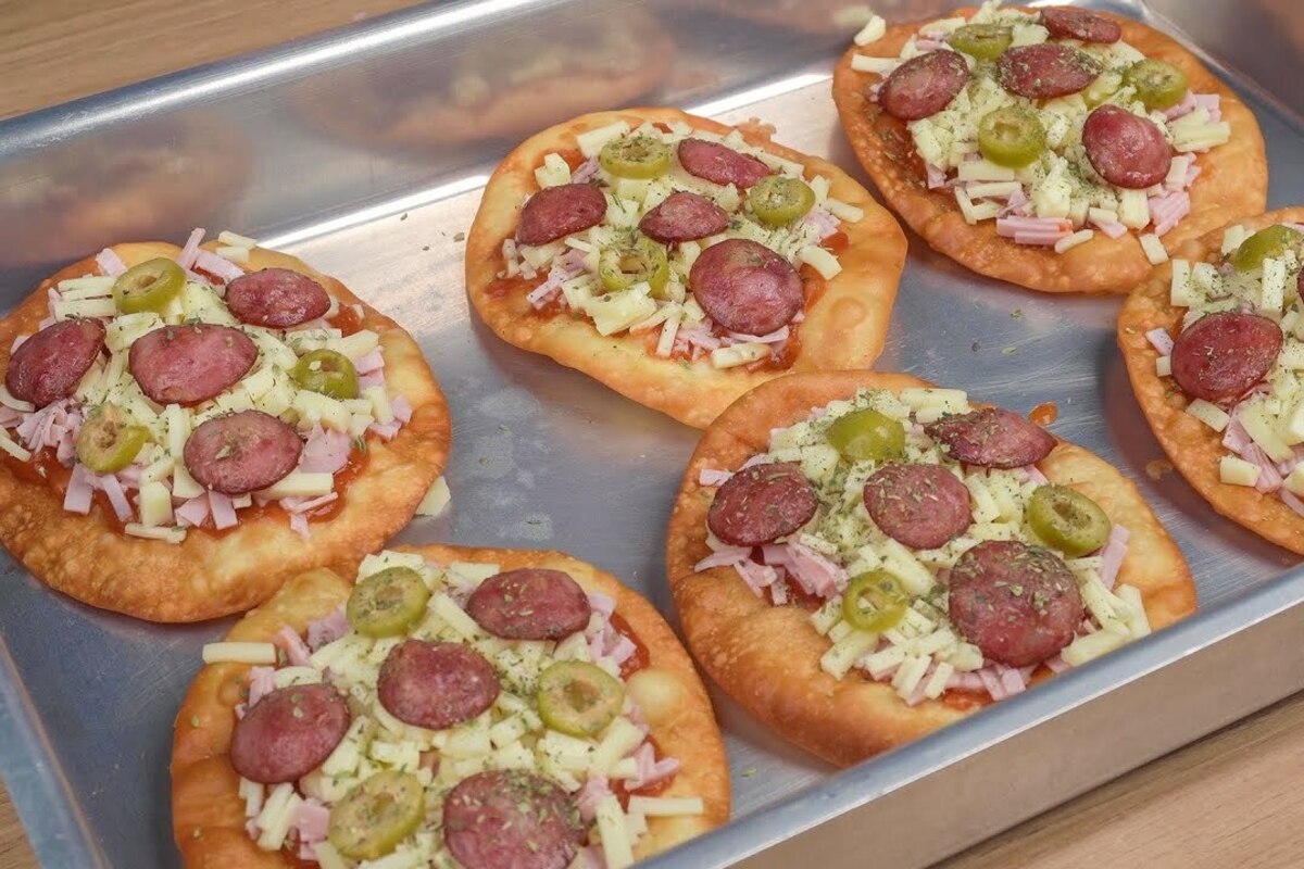 Mini Pizza com Massa de Pastel