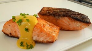 Salmão Grelhado com Molho de Mostarda e Mel