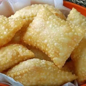 A Deliciosa História da Massa de Pastel de Feira e Sua Receita Caseira
