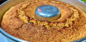 Aprenda a fazer um delicioso bolo de aveia e maçã sem açúcar, sem trigo e sem lactose!