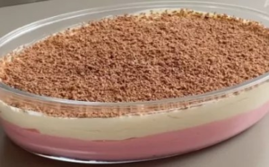 Guarde Bem Essa Receita, Porque É Igual a um Tesouro na Terra: Sobremesa de Nuvem com Morango e Chocolate