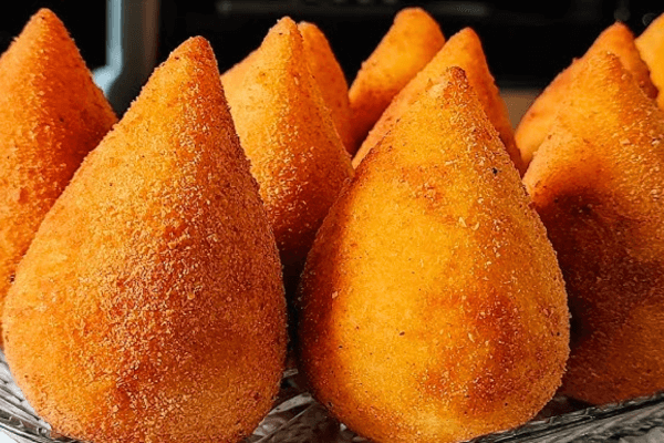 Coxinha com Massa de Mandioca