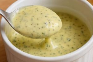 Creme de alho caseiro que ninguém acredita que é feito em minutos