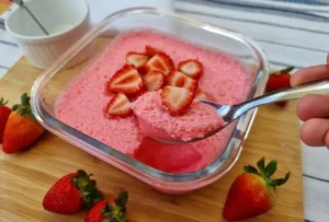 Mousse de Morango com Suco de Saquinho: A Sobremesa