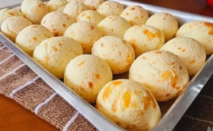 Pão de Queijo com Polvilho Doce Que Não Murcha – Crocante, Fofo e Leve!