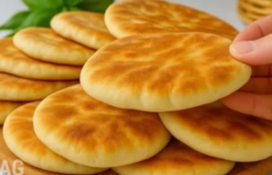 Pãozinho de Frigideira com Apenas 3 Ingredientes – Simples, Rápido e Macio