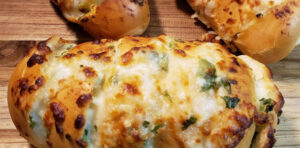 3 maneiras de preparar pão de alho em casa utilizando pão francês