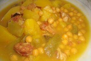 Puchero, A ‘Feijoada’ Espanhola, Feita Com Grão-de-Bico