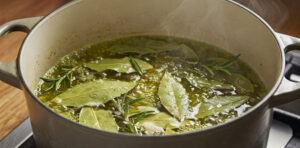 Misture folhas de louro, alecrim e azeite de oliva: se eu soubesse desse segredo antes!