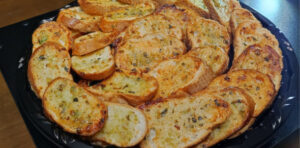 Eu faço sempre! Pão de alho no forno! Crocante e saboroso! Você precisa experimentar!