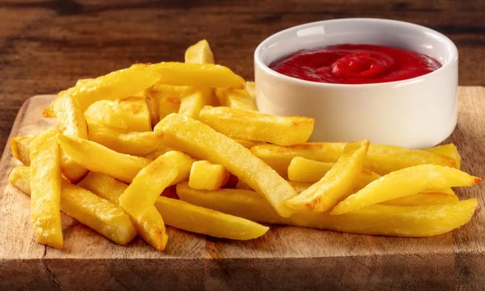 Essa batata frita caseira vai deixar todo mundo pedindo mais