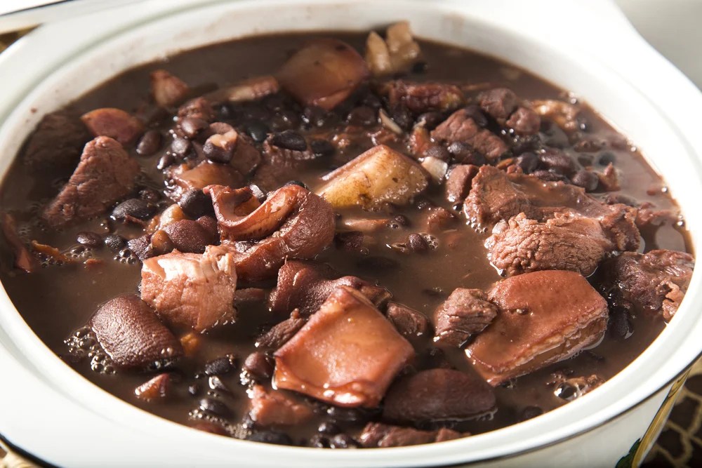 Fiz essa feijoada caseira e todos aqui em casa amaram
