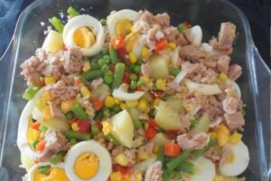 Quando faço essa receita de Salada Russa de 3 Minutos, todo mundo pede bis!