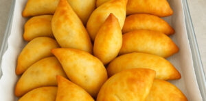 Bolinho Papudo da Vovó: eu sempre faço aqui em casa, o sabor é irresistível… Ver mais