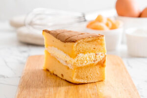 Bolo de nata com gostinho de casa de vó e café fresquinho