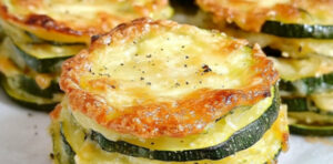 Pilhas de Abobrinha assadas com Queijo: é prática e muito saborosa…