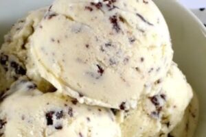 Sorvete Caseiro com Pedacinhos de Chocolate (Flocos)