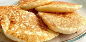 Como fazer panquecas de batata e queijo de forma muito fácil