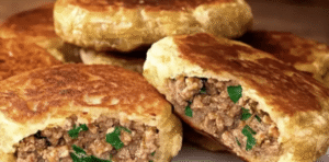 Batatas recheadas com frango e legumes. Guarde bem essa receita, porque é como um tesouro! Detalhes no primeiro comentário