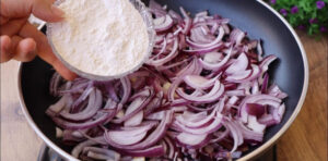 Apenas cebola e farinha! Você pode criar uma receita maravilhosa com esses dois ingredientes!