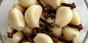 Uma dica da minha avó: beba alho e cravo-da-índia e você vai me agradecer pela receita