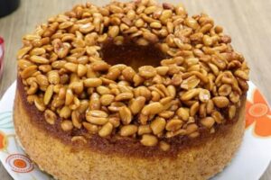 Quando faço esse Bolo Pé de Moleque Nordestino, até quem não gosta de amendoim pede a receita!