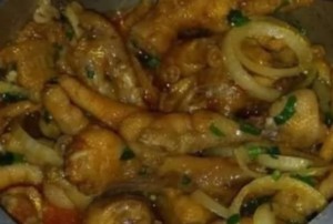 Pé de Galinha Refogado Bem Temperadinho