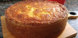 Sem farinha de trigo! Bolo de milho fofinho, molhadinho e cremoso! Muito fácil e rápido!