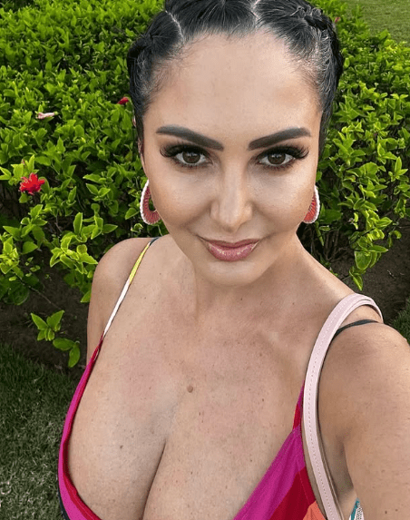 Argentinas Beautiful Business Mentor and Her Formula to 10K Months