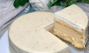 CREMOSIDADE EM DOBRO COM SABOR DE INFÂNCIA! Bolo de Chocolate Branco com Recheio de Ninho: A Dupla Perfeita Para Sua Festa!