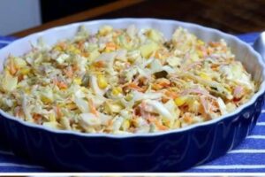 Salpicão de Repolho: o segredo pra fazer sucesso no churrasco ou no almoço de domingo