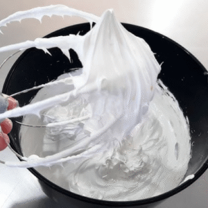 Glacê Caseiro Brilhante em 10 Minutos com Nestlé