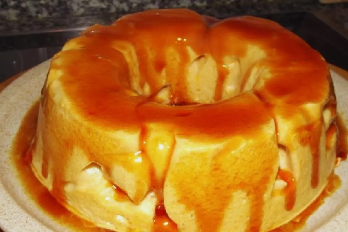 pudim molotof com molho de caramelo.webp