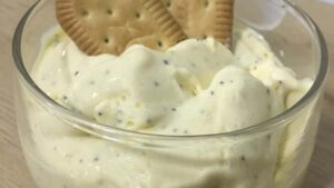 Três ingredientes, textura cremosa e uma mousse de maracujá que surpreende