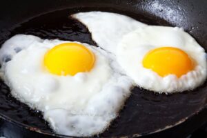 Ovo Frito Simples e Perfeito: Truque para Não Grudar