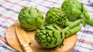 Técnica simples de como plantar alcachofra até em pouco espaço