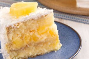 Bolo Sonho de Abacaxi e Coco: parece de padaria, mas é facinho de fazer!