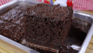 ESSE É O BOLO DE CHOCOLATE MAIS FÁCIL, DELICIOSO E MOLHADINHO