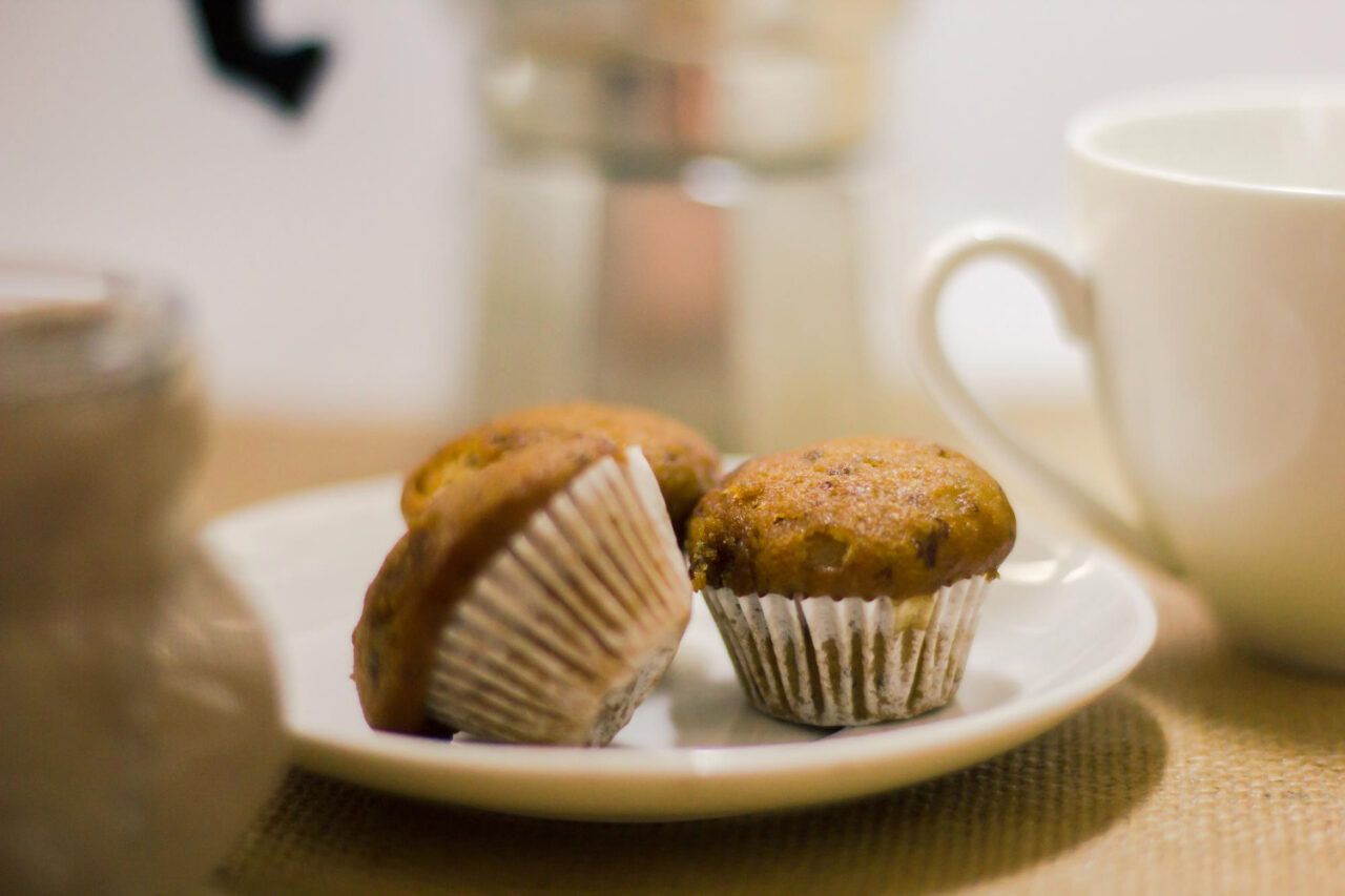 Cupcake no micro ondas fofinho e pronto em minutos1 e1746917604124