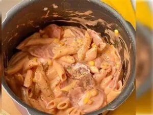 Esse Macarrão de Panela de Pressão fica tão cremoso que não sobra nada no prato