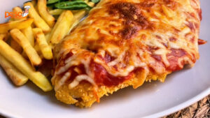 Frango à Parmegiana Suculento com Molho e Queijo Derretido