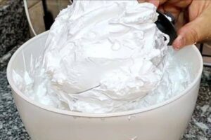 Glacê caseiro que salva qualquer bolo sem graça