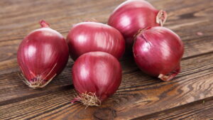Como plantar cebola roxa e obter sabor fresco na sua cozinha