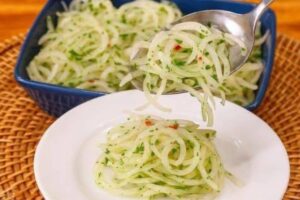 Salada de Cebola com toque especial: faz sucesso em todo churrasco