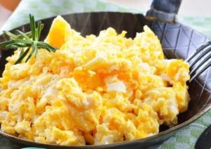 Ovos mexidos de hotel – aprenda truques para fazer um agora