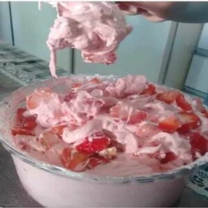 Recheio de Mousse de Morango com Pedaços de Morangos: Cremoso e Irresistível –