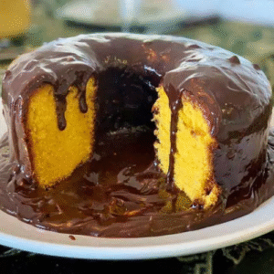 Bolo de Cenoura com Chocolate Cremoso em 50 Minutos com Nestlé